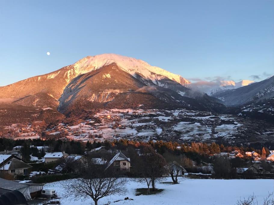 Gite Confort 15 Couchages, Vue Panoramique Montagne Hautes Alpes, Terrasses Embrun Extérieur photo