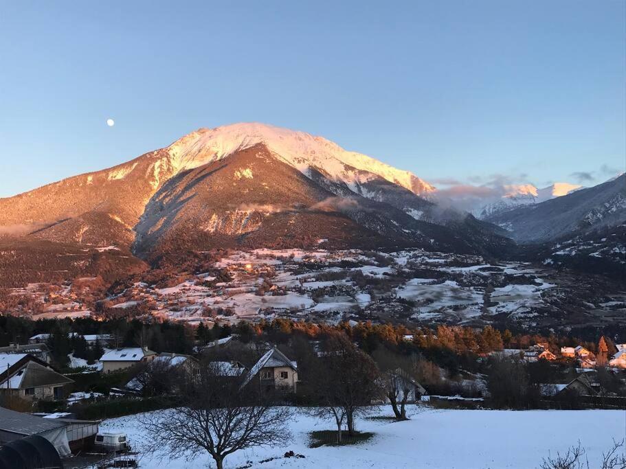 Gite Confort 15 Couchages, Vue Panoramique Montagne Hautes Alpes, Terrasses Embrun Extérieur photo